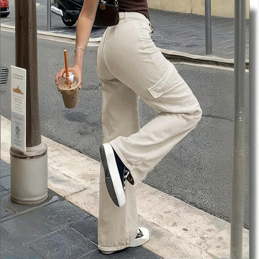 Casual pants with a button and zipper in the front