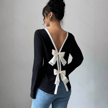 Long sleeve shirt with a round neckline